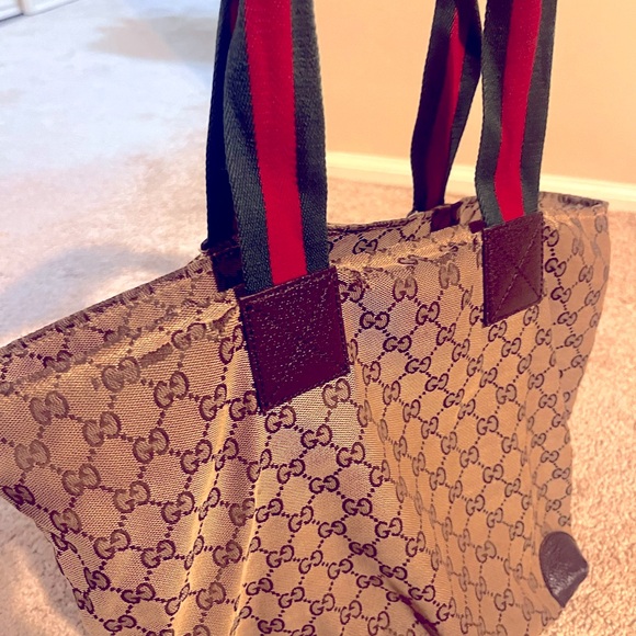 Authentic Gucci tote with reinforced corners - Picture 10 of 13